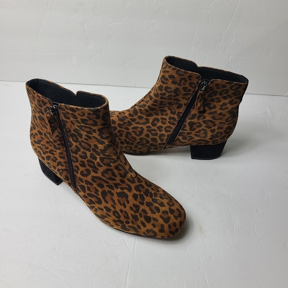 NWOB CLARKS marilyn Beth  leather ankle boots